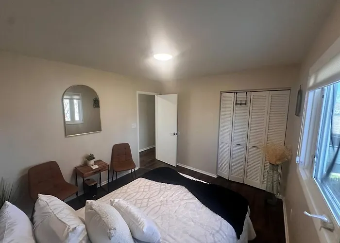 Great America Getaway Sleeps 12 Near Navy Base Gurnee