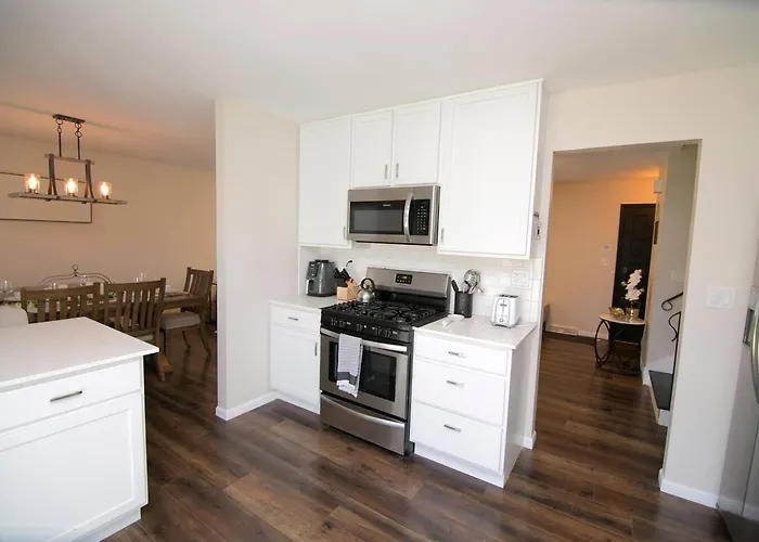 Great America Getaway Sleeps 12 Near Navy Base *